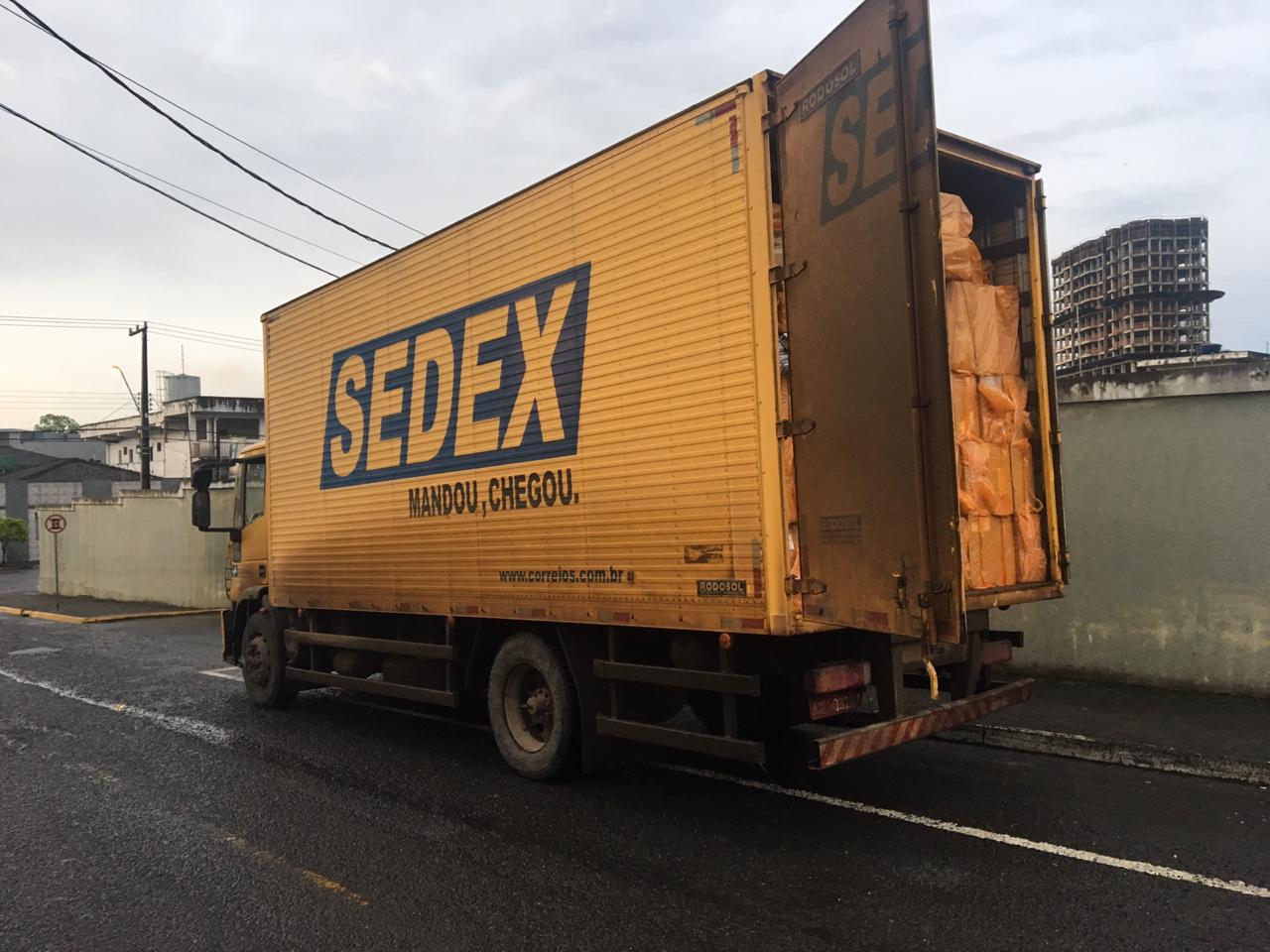 Caminhão-do-Sedex-é-apreendido-com-cigarros-do-Paraguai-26.10.2018