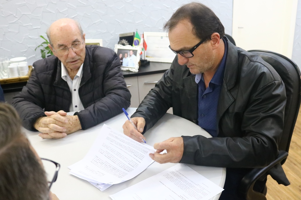 Assinados contratos de garantia e vinculação de receita para obra de R$ 2 milhões em Passos Maia1