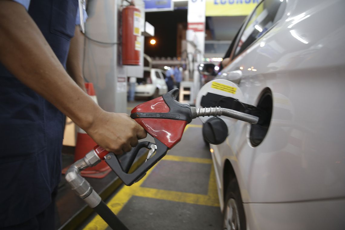 Petrobras baixa gasolina e diesel