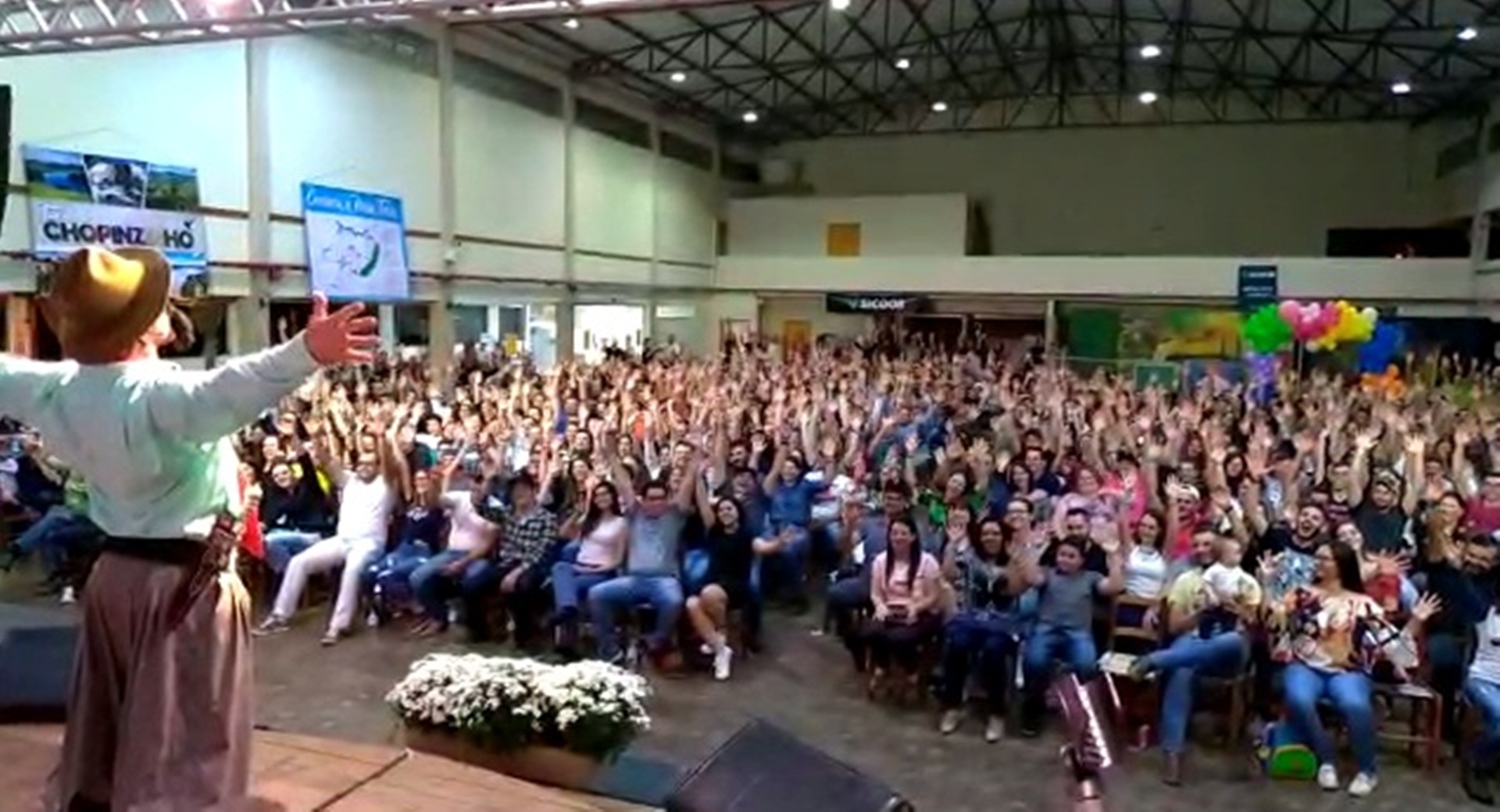 Show do humorista Gaudêncio reúne mais de 600 pessoas na Facec, em  Chopinzinho - Grupo RBJ de ComunicaçãoGrupo RBJ de Comunicação